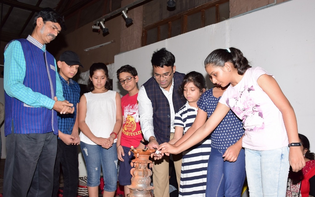 Clay Modeling Workshop begins at IGRMS