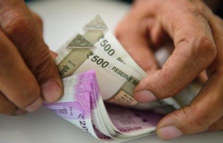 ​बैंक से निर्धारित सीमा से ज़्यादा कैश निकासी पर लग सकता है टैक्स!