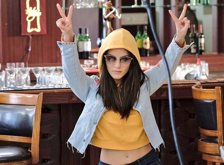Twitterites create fun over Sunny Leone’s Sunny Day offer for CWC!