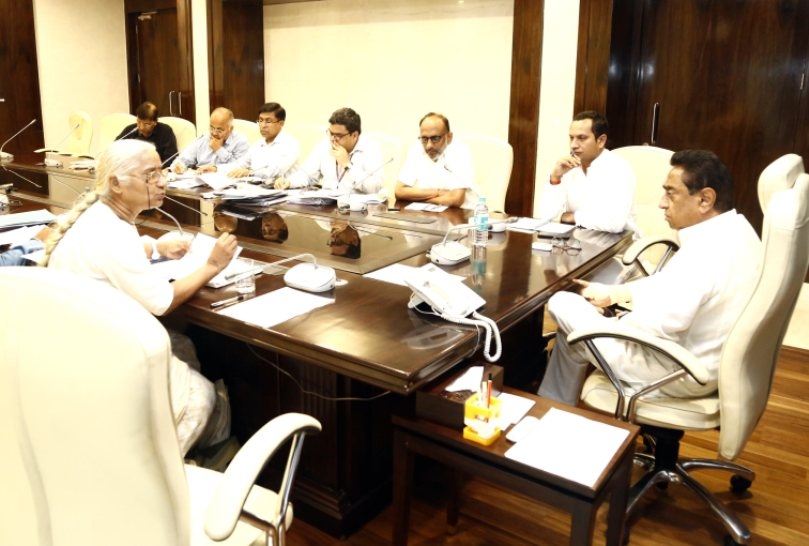 Narmada Bachao Andolan led Medha Patkar meets Kamal Nath