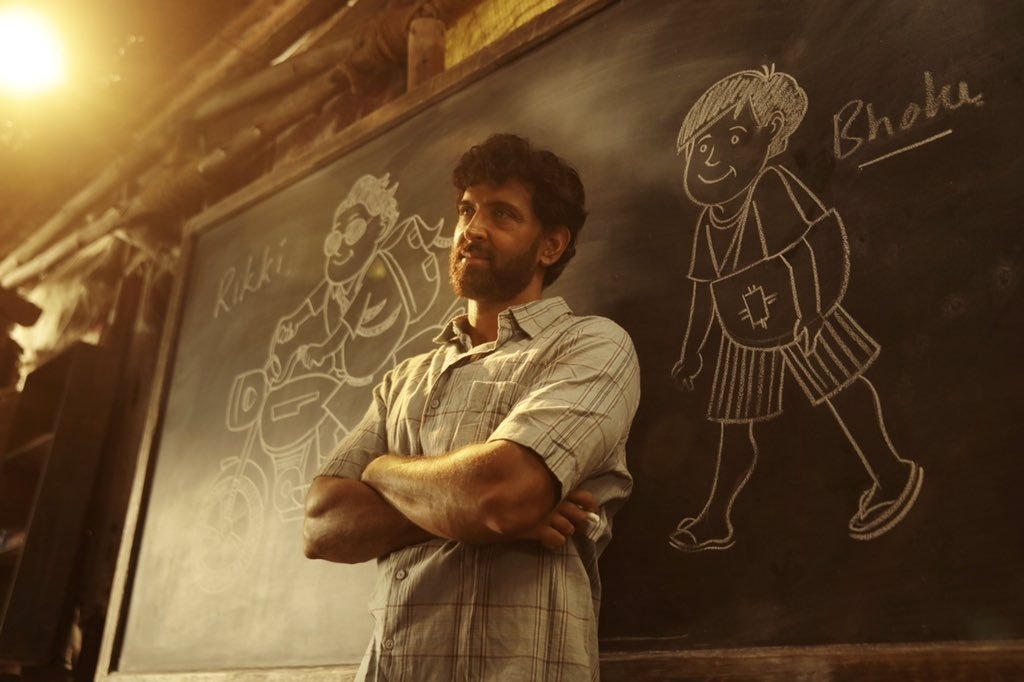 Hrithik Roshan Issues Pre-Storm Alert! 