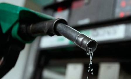 सिर्फ़ एक फ़ैसले से क़रीब 25 रुपये प्रति लीटर सस्ता हो सकता है पेट्रोल!  