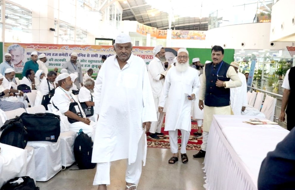 Minister Arif Aqueel gives send off to 296 Hajj Pilgrims