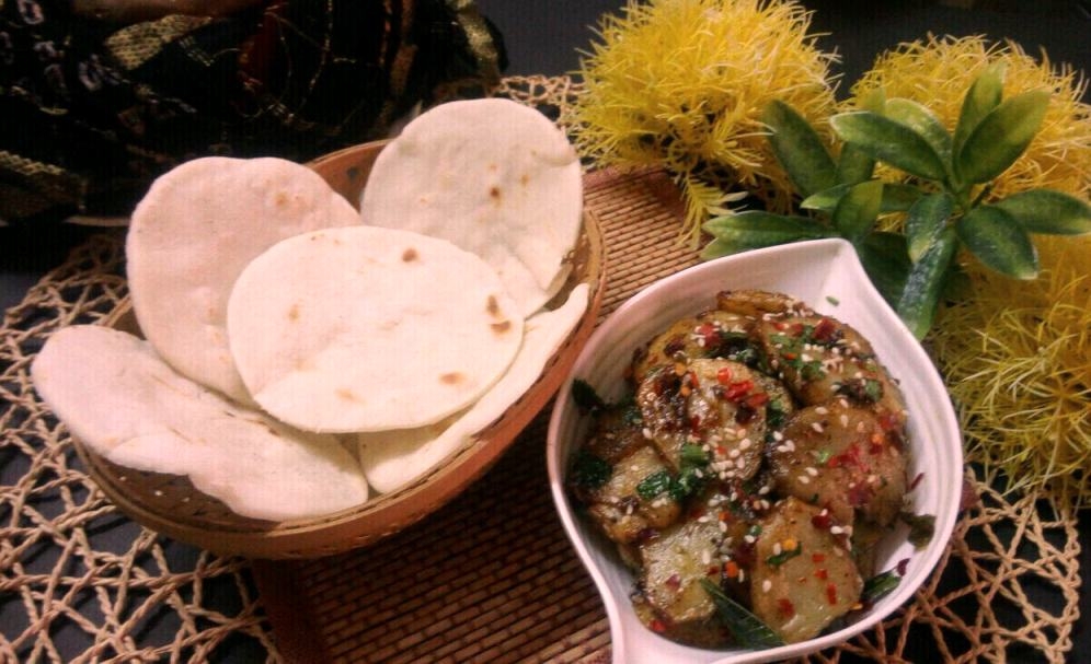 Cutli Aaloo With Pathiri Roti