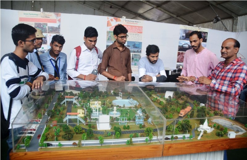 Visitors and collage students witnesses India’s scientific progress at Bhopal Vigyan Mela