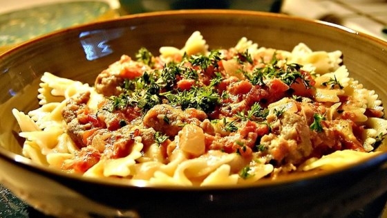 Bow Ties with Sausage, Tomatoes and Cream 