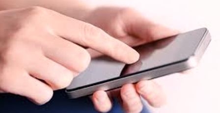 स्मार्टफ़ोन के फेक ऐप्स पहुंचा सकते हैं आपको आर्थिक हानि!