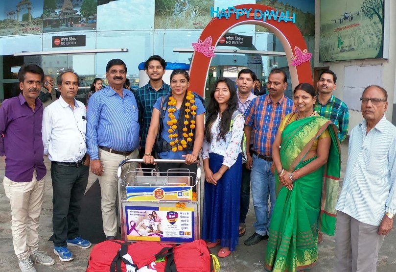 भोपाल लौटी पर्वतारोही भावना डेहरिया का हुआ जोरदार स्वागत 