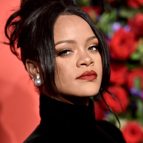  Guess the one thing Rihanna is bad at doing! 