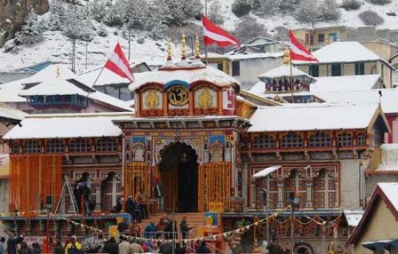 आख़िर चर्चा में क्यों है बद्रीनाथ मन्दिर का पुजारी मॉडल?