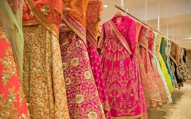 AARK World Acquires 'Flyrobe' to Build India’s largest Fashion Rental Service 
