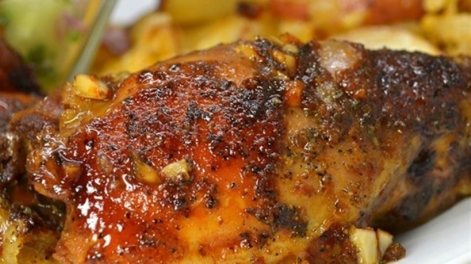 Honey Garlic Slow Cooker Chicken Thighs