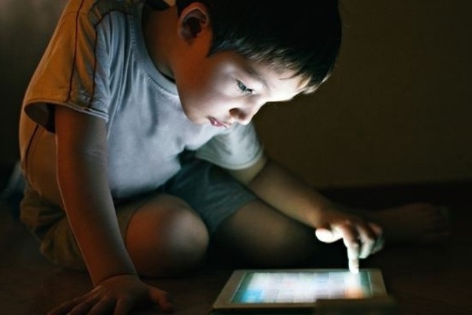 Mobile addiction: 87% kids having excessive screen time !