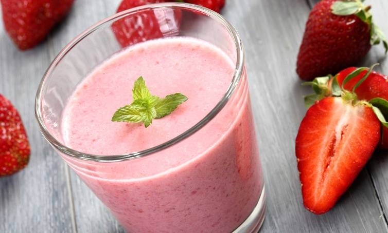 Plain Yogurt Strawberry Smoothie