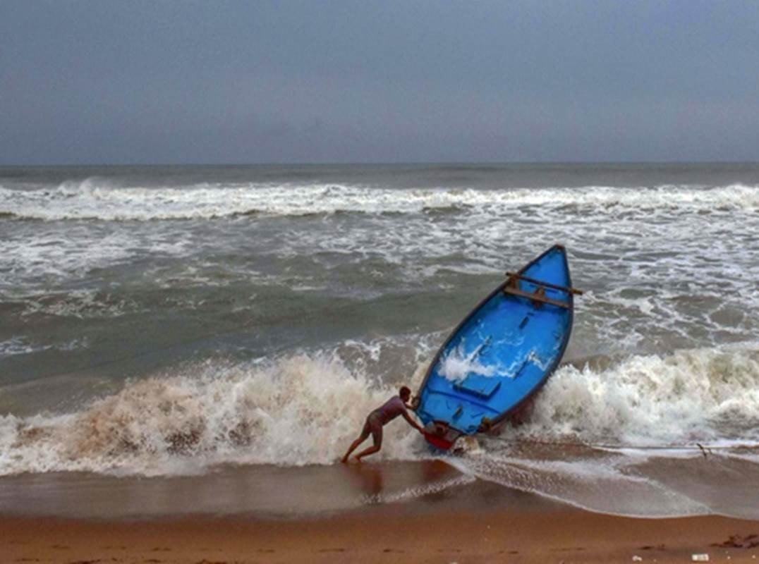 Most cyclonic storms hit India's eastern coast due to "these reasons"