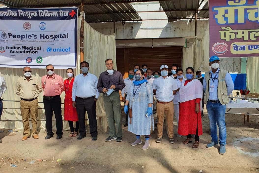 प्रवासी मजदूरों के लिए आयोजित मेडिकल कैम्प में पीपुल्स हॉस्पिटल, भानपुर की मेडिकल टीम का उल्लेखनीय योगदान