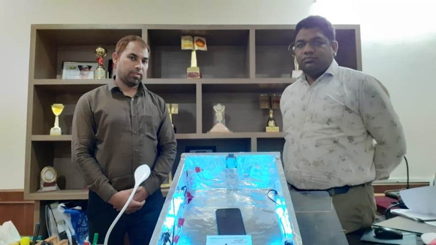 ​पीपुल्स यूनिवर्सिटी के तत्वाधान में वस्तुओं को सेनेटाइज करने -बनाया UV स्टेरीलाइजेशन चेम्बर
