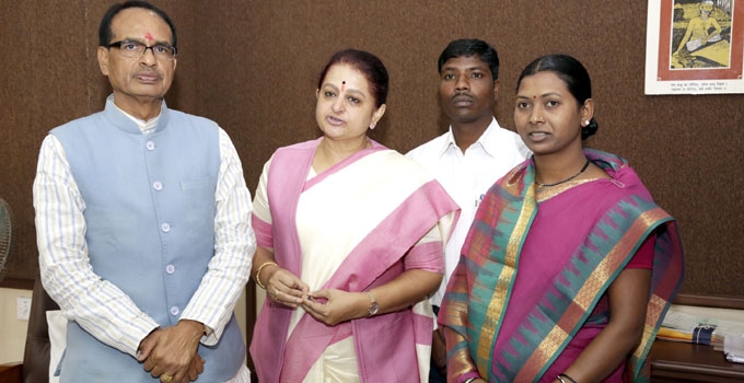 CM Chouhan Called On by Rekha Pandram