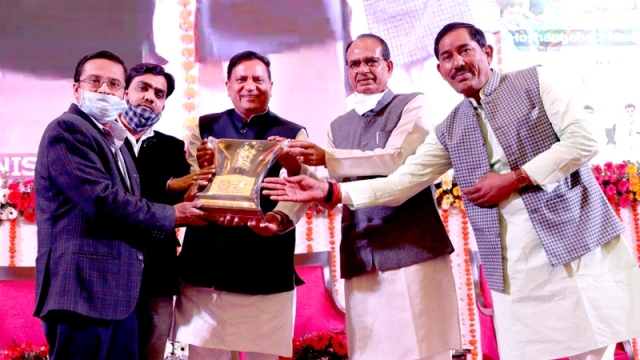 Work should be done in time-limit without give and take- this is good governance – CM Chouhan