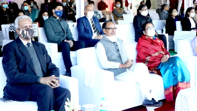 “Beating the retreat” held with CM Chouhan as chief guest