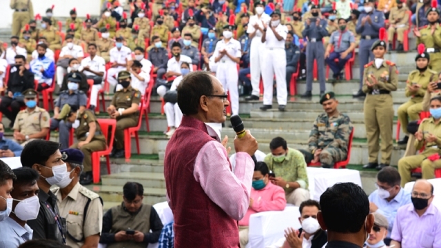 Take resolution to live for country - CM Chouhan