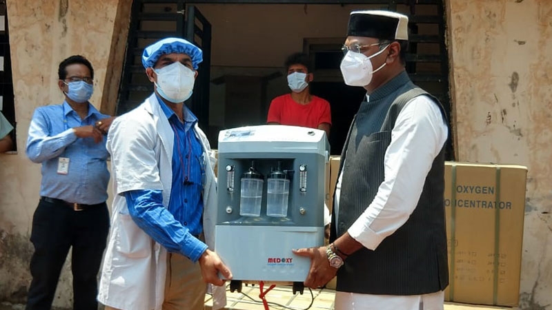 Medical Education Minister Mr. Sarang visits oxygen concentrator unit