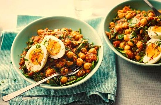 Chickpea, spinach and egg curry