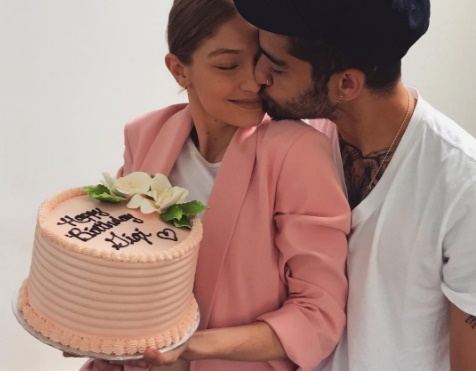 The Tommy Hilfiger’s favourite Gigi Hadid Celebrated her 22nd bday loaded with cakes and kisses!