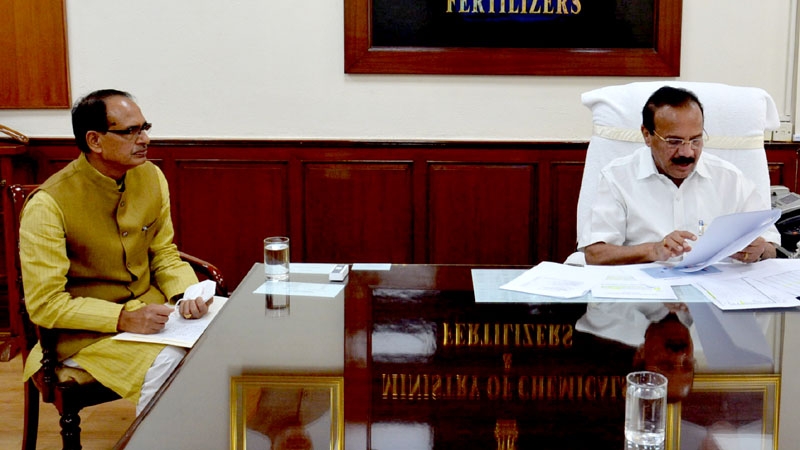 CM Chouhan meets Union Minister of Chemicals and Fertilizers Sadananda Gowda