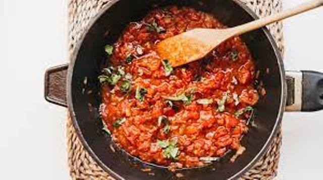 Simple Vegan Tomato Sauce