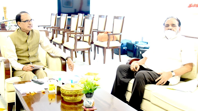 Top priority to Provide benefits of public welfare schemes to eligible persons : CM Chouhan