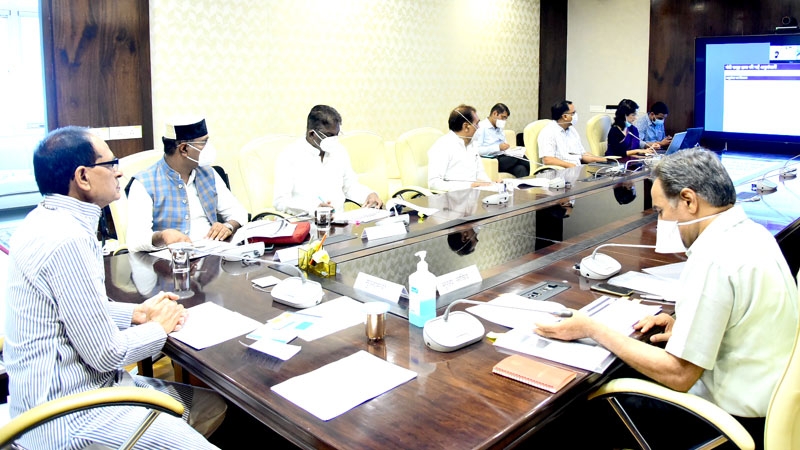 High risk groups should be given both doses of vaccine on priority basis: CM Chouhan