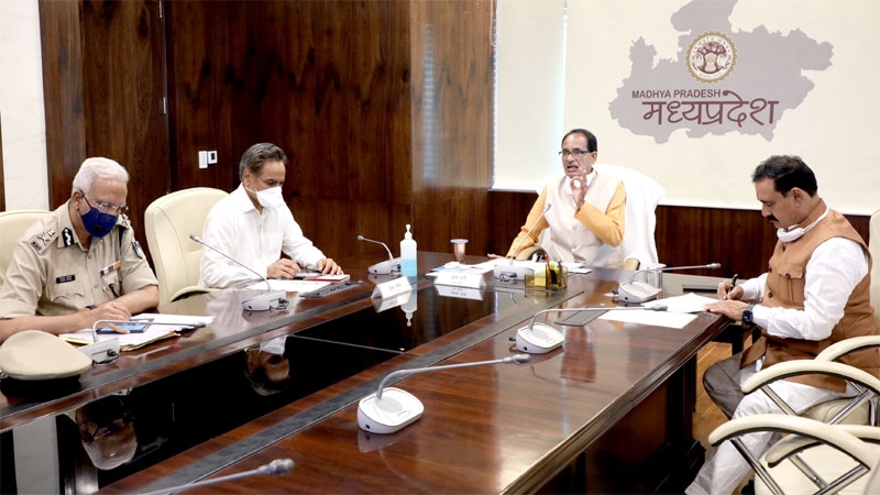 Set examples of speedy decision and harshest punishment to create fear among criminals: CM Chouhan