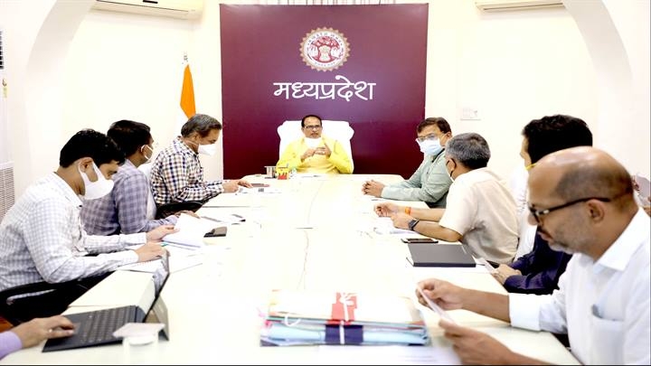 Collection of amount of electricity bills should be handed over to local youth: CM Chouhan