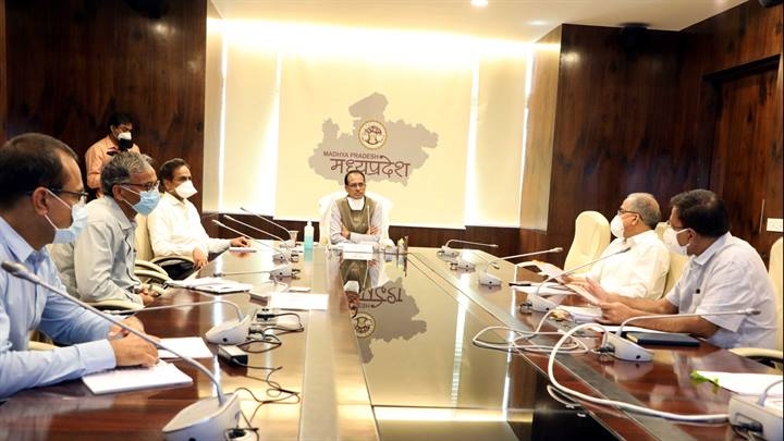 Chief Minister Chouhan reviewed rainfall situation in state