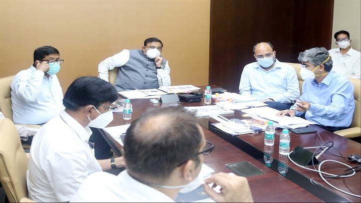 Development Authorities should complete projects within the time limit - Urban Development Minister Singh