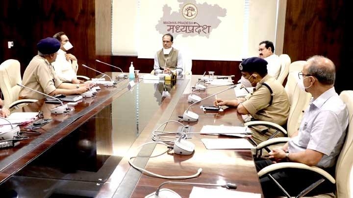 Provision of stringent punishment for those engaged in illegal liquor trade: CM Chouhan