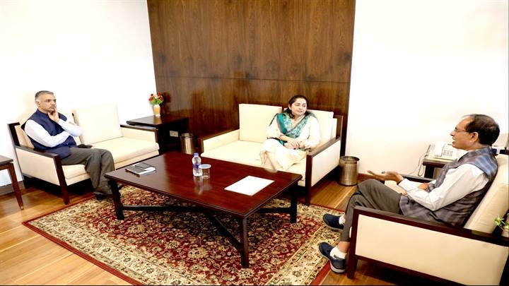 Economist Prof. Shamika Ravi calls on Chief Minister Chouhan