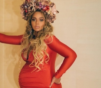 Beyonce made an appearance at Inaugural Wearable Art Gala in support of WACO Theater Center and her presence was magnificent.