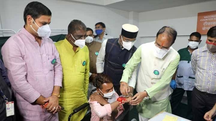 Chief Minister Chouhan takes stock of arrangement of Katju vaccination centre
