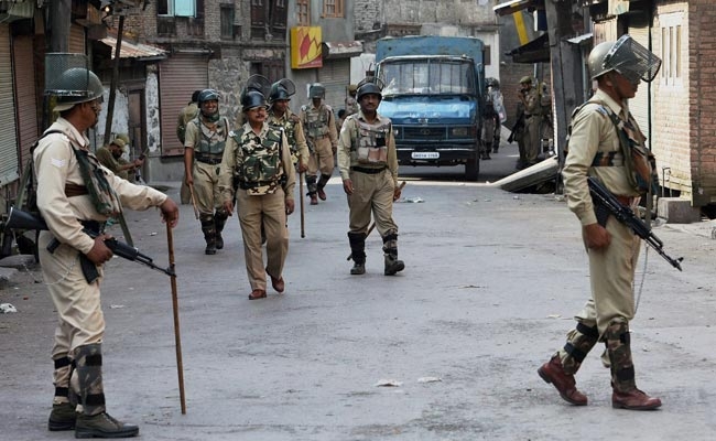  Five policemen, two bank employees killed in Kashmir 