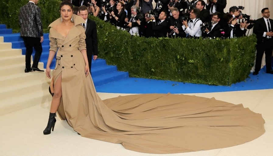 ​Fierce Priyanka Chopra the coolest Girl at the red carpet Met Gala New York!