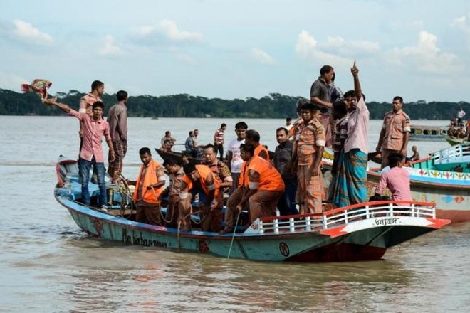  Five die as boat capsizes in Bangladesh 