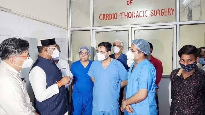 Minister Sarang inspects Hamidia and Kamala Nehru Hospital