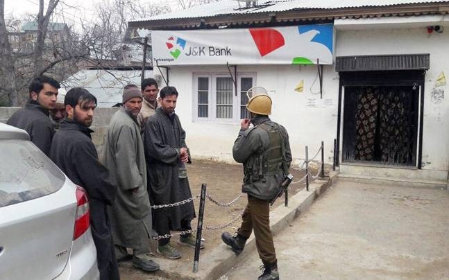  Gunmen loot bank in Kashmir 