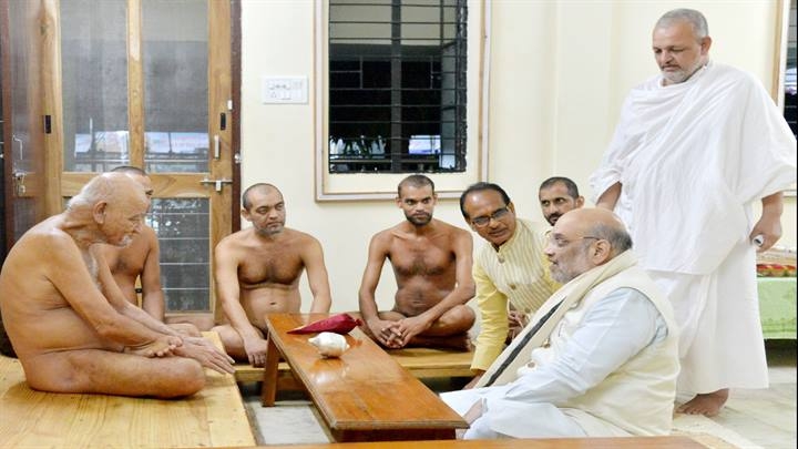 Home Minister Shah and Chief Minister Chouhan took blessings from Acharya Vidyasagar Maharaj