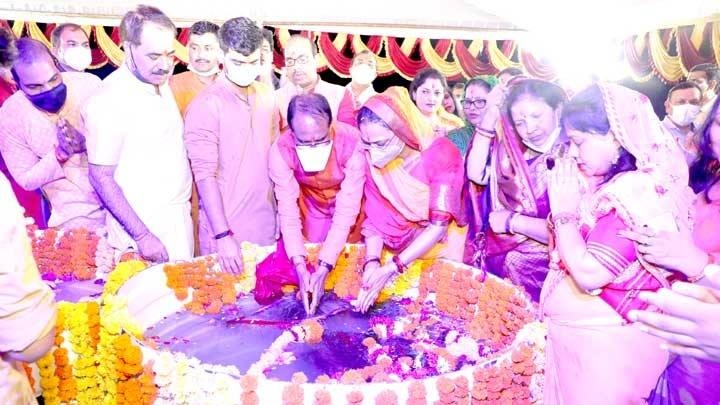 CM Chouhan prays for happiness and prosperity of the people of the state