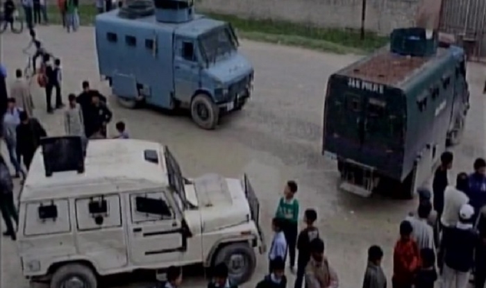  Militants loot two banks in Kashmir (Lead) 