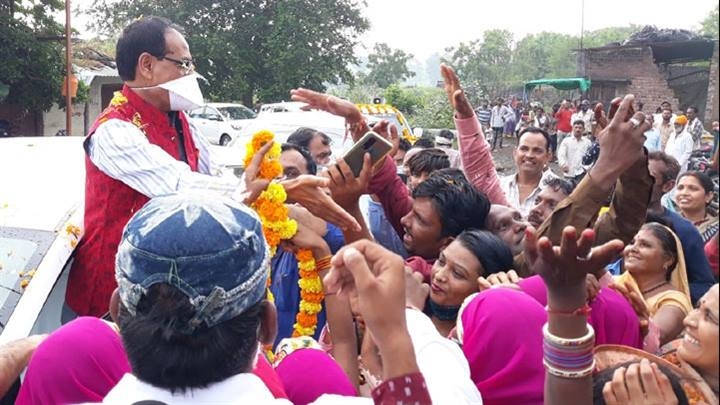 The love I got in Jandarshan from Jhiranya to Bhikangaon is amazing - CM Shi Chouhan