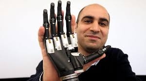  This bionic hand can see, automatically grasp objects 